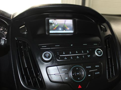Used 2018 Ford Focus SE FWD image 17