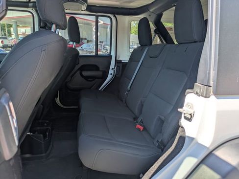 Used 2022 Jeep Wrangler Unlimited Sport image 13