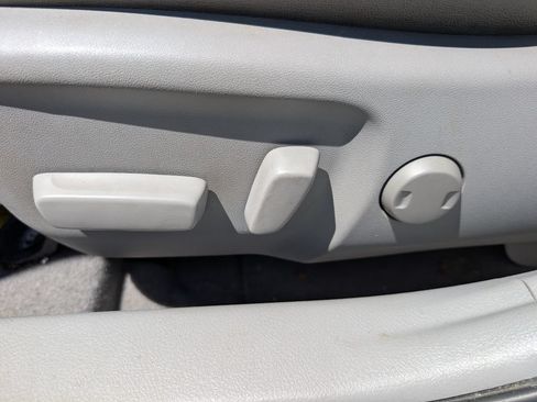 Used 2012 Toyota Camry XLE FWD image 14