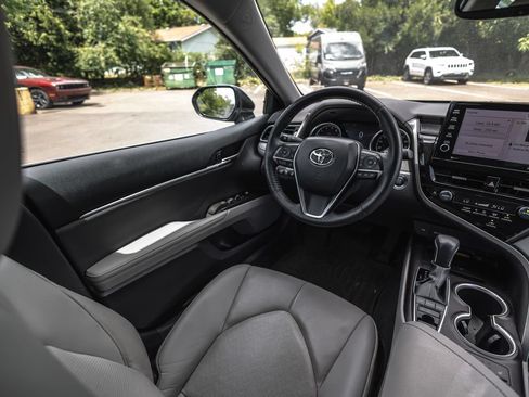 Used 2022 Toyota Camry XLE FWD image 20