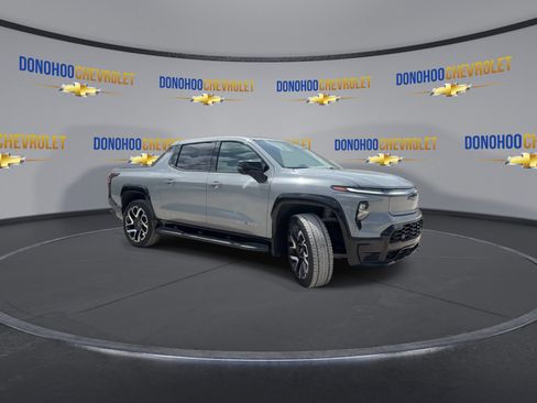 Used 2025 Chevrolet Silverado EV RST image 5