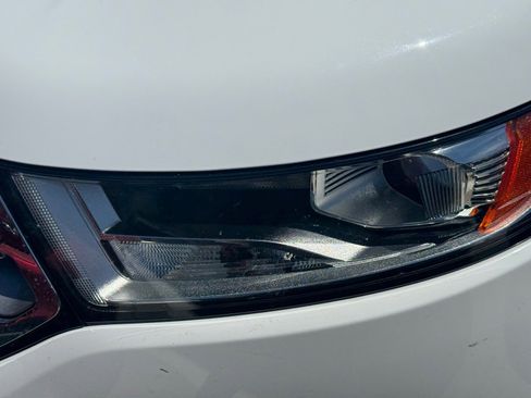 Used 2018 Ford Edge SE FWD image 6