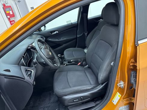 Used 2017 Chevrolet Cruze LT w/ Convenience Package FWD image 13