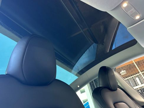 Used 2023 Tesla Model Y Long Range AWD/4WD image 14