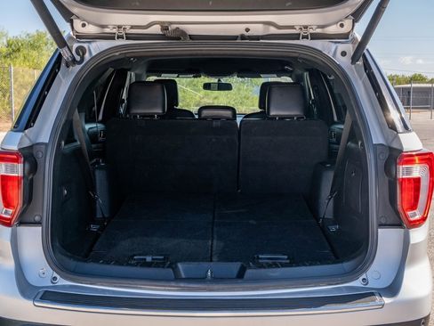 Used 2018 Ford Explorer XLT w/ Equipment Group 202A image 25