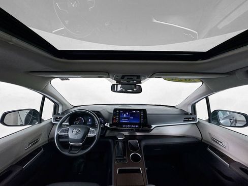 Used 2024 Toyota Sienna XLE image 39