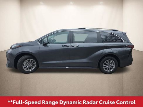 Used 2025 Toyota Sienna XLE image 10