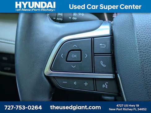 Used 2020 Toyota Highlander XLE FWD image 38