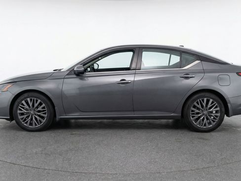Used 2025 Nissan Altima 2.5 SV image 5