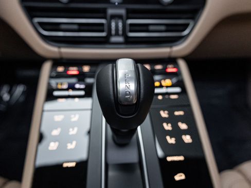 New 2026 Porsche Macan image 23