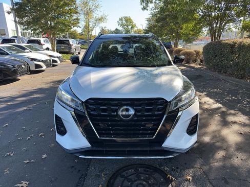 Certified 2023 Nissan Kicks SR image 2