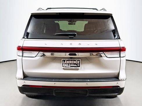 Used 2023 Lincoln Navigator Reserve AWD/4WD image 5