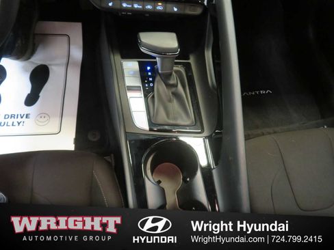 Certified 2025 Hyundai Elantra SEL image 29