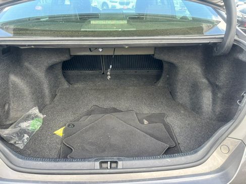 Used 2016 Toyota Camry SE w/ Moonroof Package FWD image 10