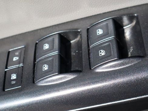 Used 2022 Chevrolet Colorado W/T w/ WT Convenience Package RWD image 18