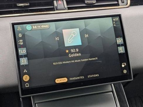 Used 2024 Land Rover Range Rover Evoque Dynamic SE AWD/4WD image 19
