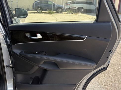 Used 2020 Kia Sorento S image 16