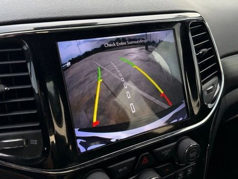 Used 2020 Jeep Grand Cherokee Altitude image 20