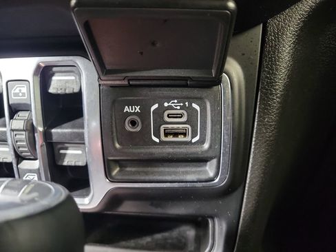 Used 2025 Jeep Wrangler Unlimited Rubicon AWD/4WD image 22