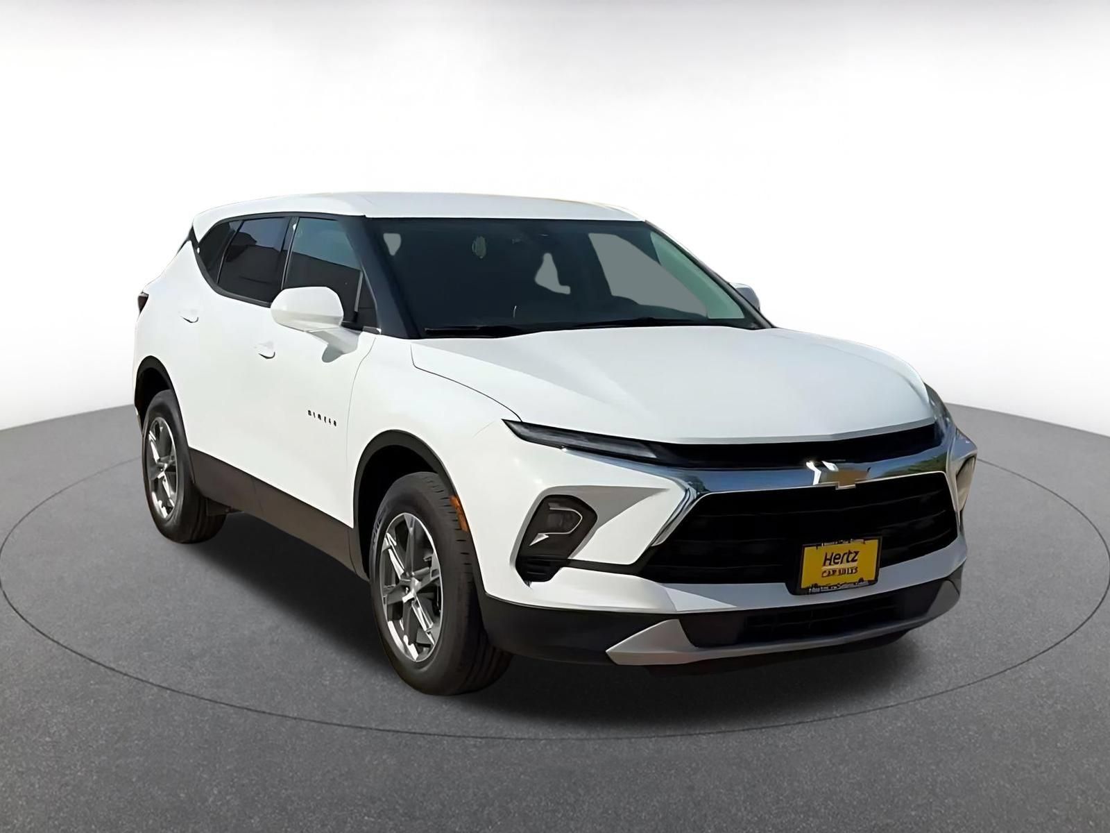 Used 2026 Chevrolet Blazer LT FWD image 3