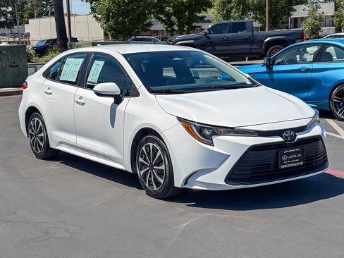 Used 2023 Toyota Corolla LE FWD image 5