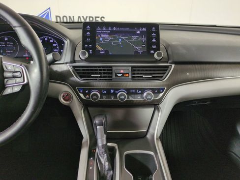 Used 2018 Honda Accord Touring image 17