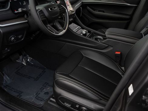 New 2025 Jeep Grand Cherokee L Limited AWD/4WD image 17