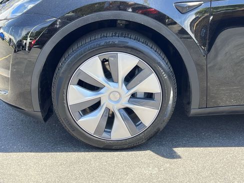 Used 2023 Tesla Model Y Long Range AWD/4WD image 13