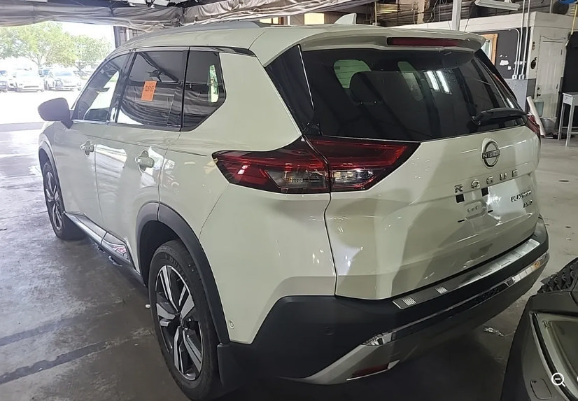 Used 2023 Nissan Rogue Platinum w/ Platinum Premium Package AWD/4WD image 2