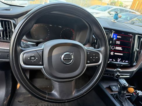 Used 2021 Volvo XC60 T5 Momentum w/ Protection Package AWD/4WD image 8
