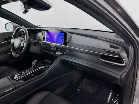 Used 2025 Toyota Crown XLE image 32