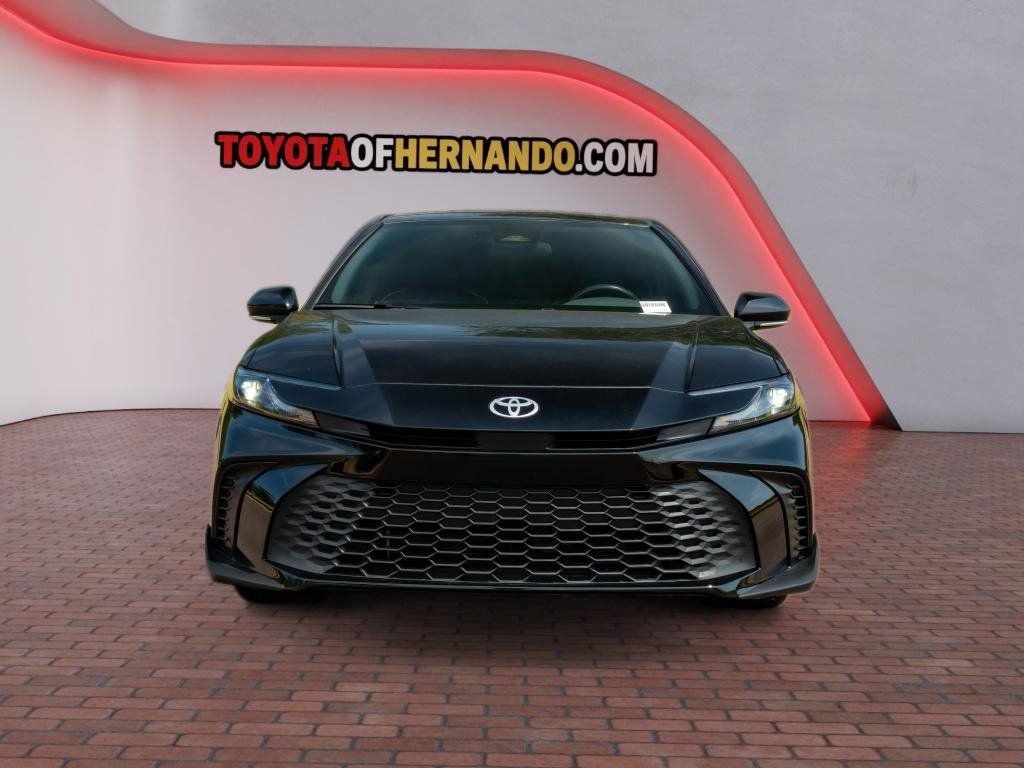 Used 2025 Toyota Camry SE FWD image 2