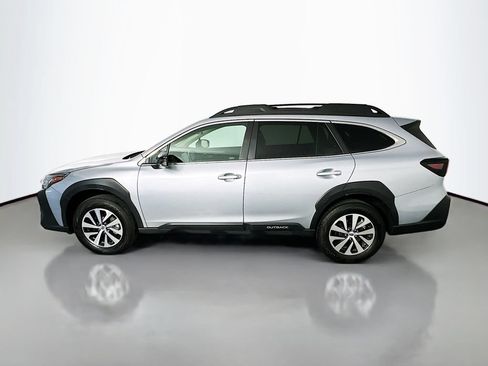 Used 2025 Subaru Outback Premium AWD/4WD image 4