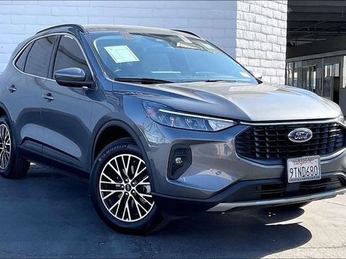 Used 2025 Ford Escape SE FWD image 12
