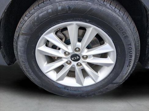 Used 2020 Kia Sorento LX image 9