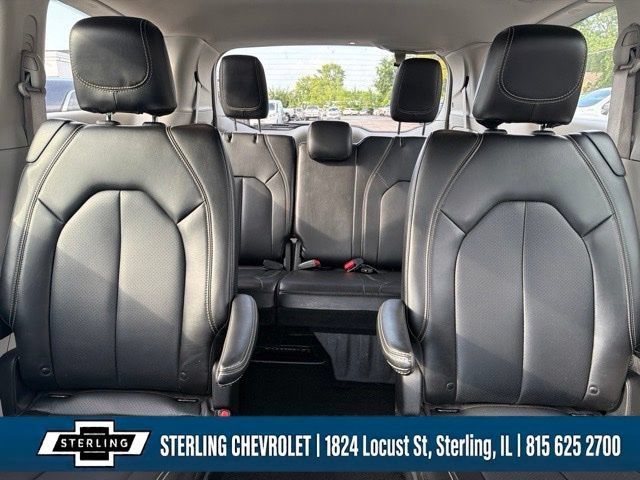 Used 2024 Chrysler Pacifica Touring-L FWD image 13