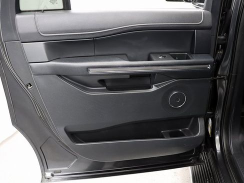 Used 2022 Ford Expedition Max XLT image 27