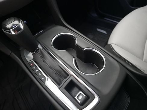 Used 2020 Chevrolet Equinox Premier w/ LPO, Floor Liner Package FWD image 17