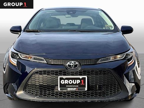 Certified 2022 Toyota Corolla LE image 3