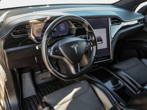 Used 2018 Tesla Model X 75D image 12