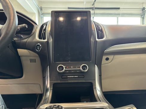 Used 2023 Ford Edge Titanium image 9