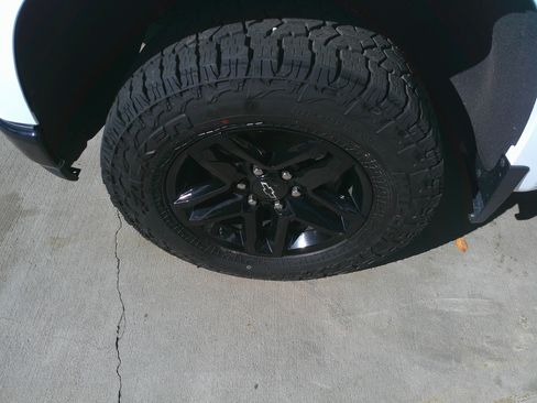 Used 2021 Chevrolet Silverado 1500 LT Trail Boss w/ Convenience Package II image 16