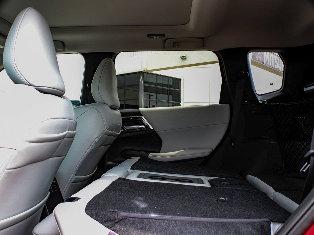 Used 2025 Mitsubishi Outlander SE AWD/4WD image 35