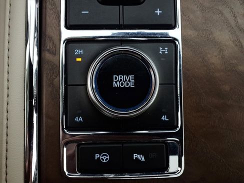 Used 2018 Ford Expedition Platinum image 9