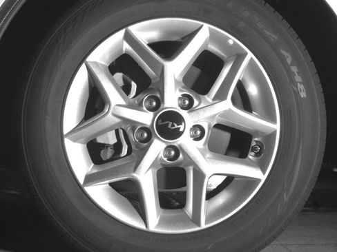 Used 2025 Kia Soul LX w/ LX Technology Package FWD image 12