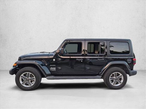 Used 2018 Jeep Wrangler Unlimited Sahara AWD/4WD image 8