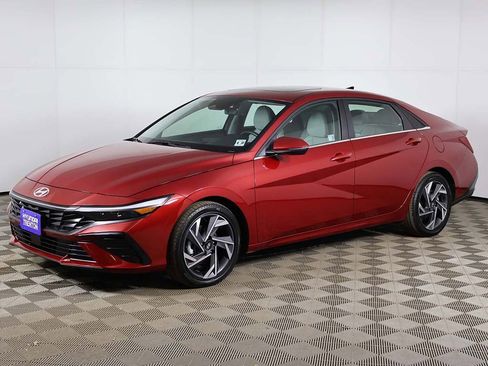Certified 2025 Hyundai Elantra Limited image 10