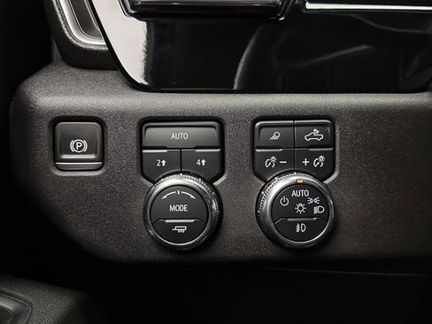 Used 2025 GMC Sierra 1500 SLT AWD/4WD image 16