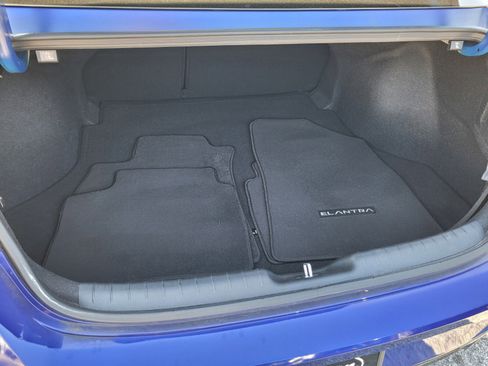 Used 2023 Hyundai Elantra Limited image 14