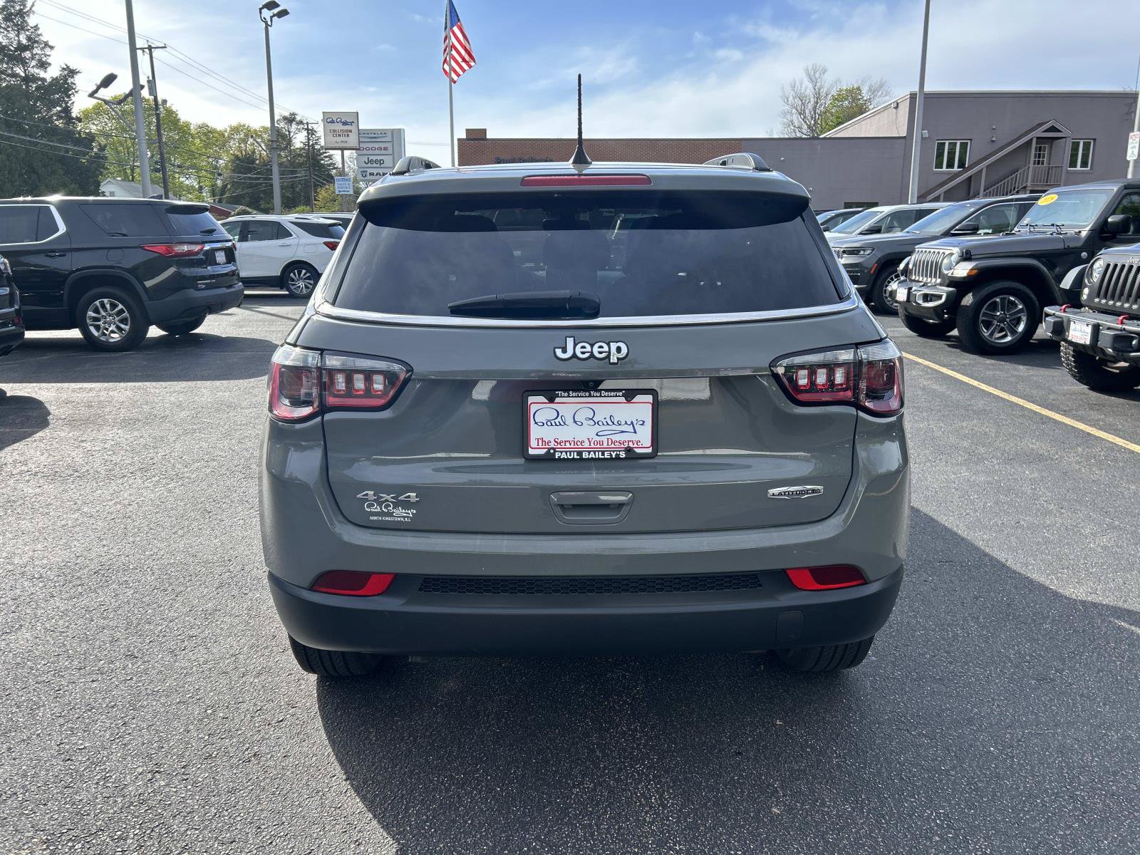 Used 2023 Jeep Compass Latitude w/ Sun and Sound Group AWD/4WD image 6
